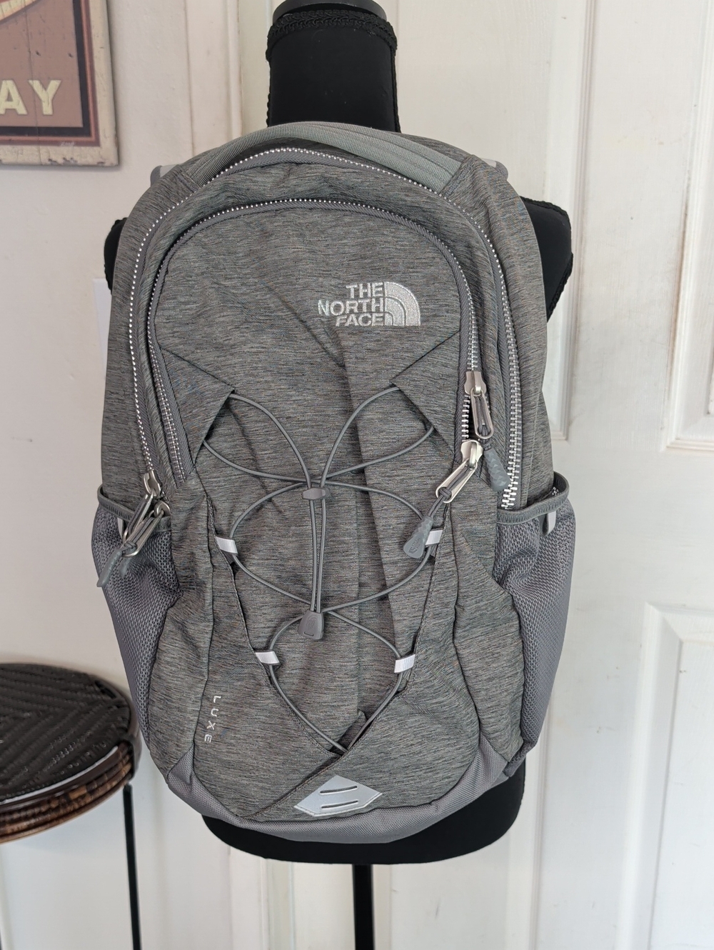 THE NORTH FACE WOMEN'S LUXE BACKPACK GRAY